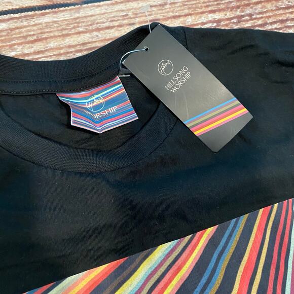 ( NEW ) Hillsong United Awake tee - Picture 2 of 9